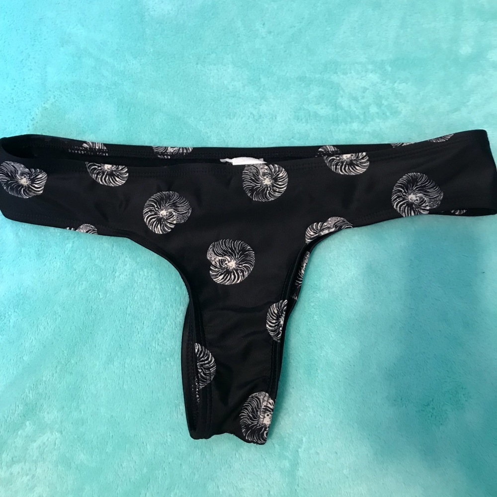 Cheeky black cowrie shell Roxy bikini